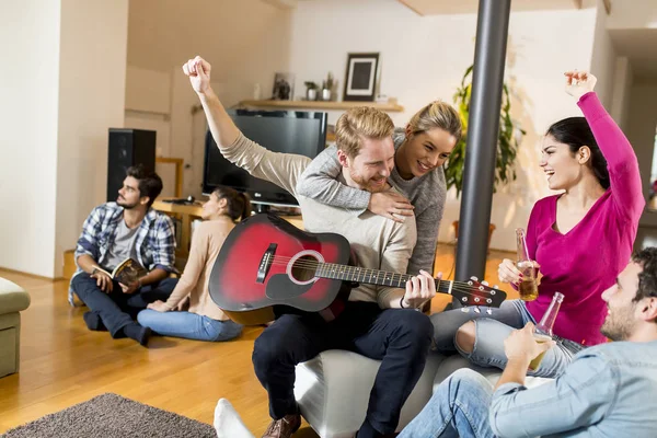 Partido y concepto de amistad —  Fotos de Stock