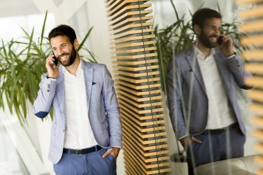 ofiste modern iş adamı