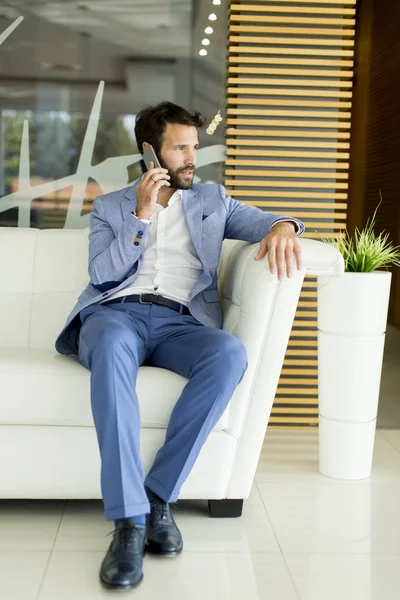 Hombre de negocios moderno en la oficina —  Fotos de Stock