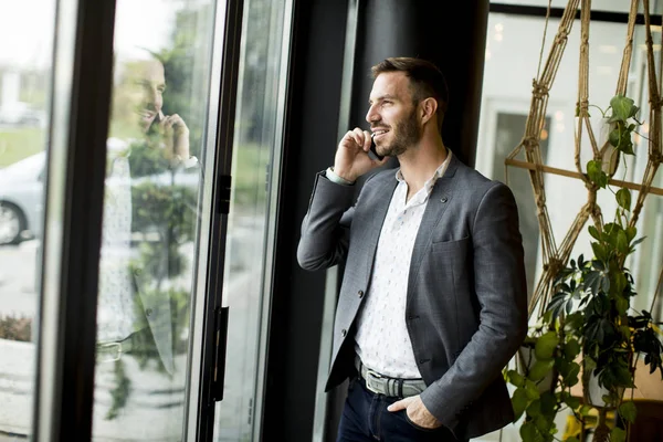 Man with mobile phone — Stock Photo, Image