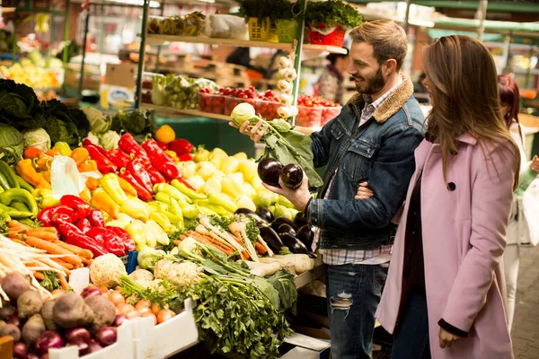 Loving couple on market — Stock Photo, Image