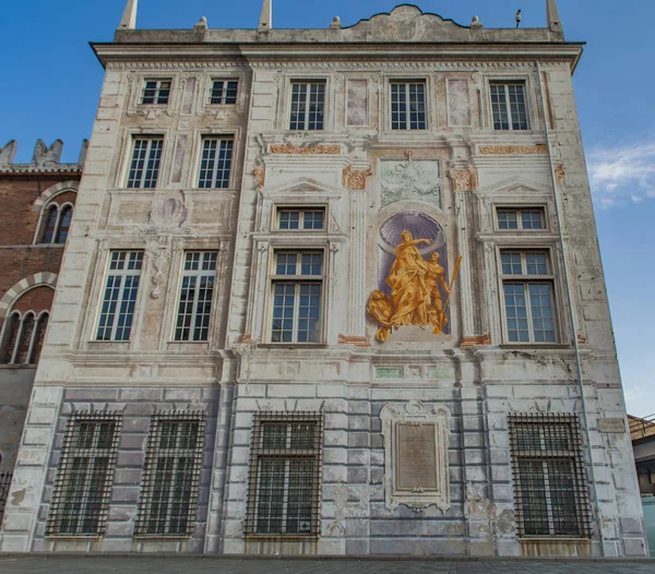 Палаццо Сан-Джорджо в Генуе — стоковое фото
