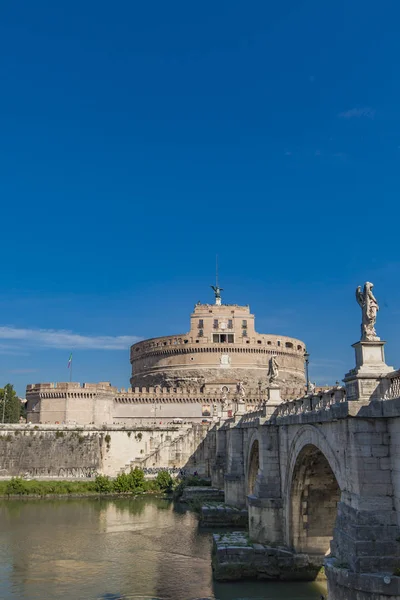 Sant angelo bridge i Rom — Stockfoto