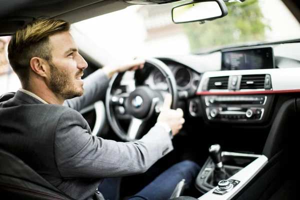 Joven en el coche — Foto de Stock