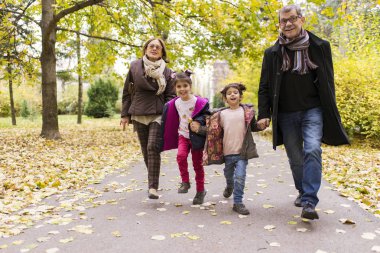Dedesi torun sonbahar Park ile