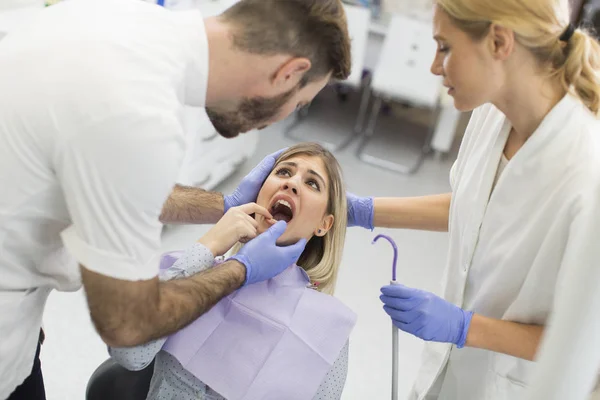 Diş check-up olan hasta — Stok fotoğraf