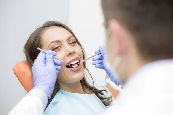 Diş check-up olan hasta — Stok fotoğraf