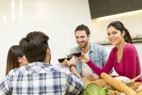 Young people toasting — Stock Photo, Image