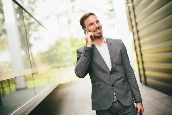 Homem com telefone móvel — Fotografia de Stock