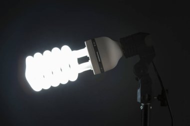 Enerji tasarruflu ampul yaktı