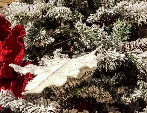 Karácsonyi fenyő fa golyó — Stock Fotó