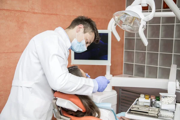 Diş check-up olan hasta — Stok fotoğraf