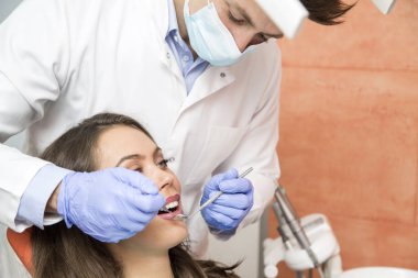 Diş check-up olan hasta