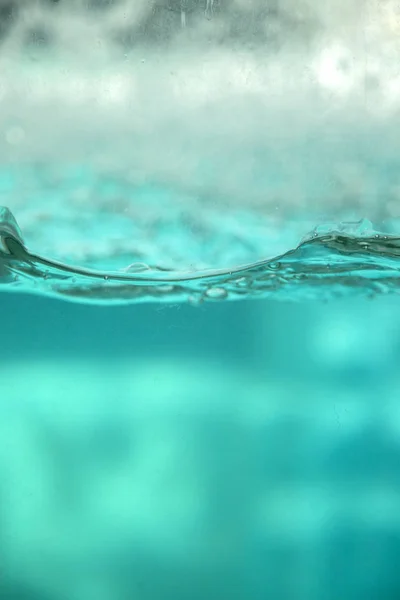 Water wave with bubbles — Stock Photo, Image