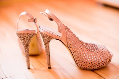 Şirin şık bej topuklu