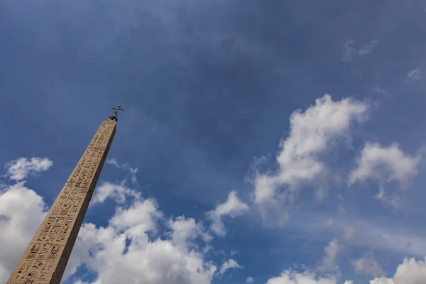 Obelisk på Piazza del Popolo i Rom - Stock-foto