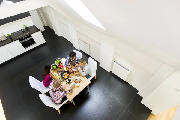 Young people at home wine party — Stock Photo, Image