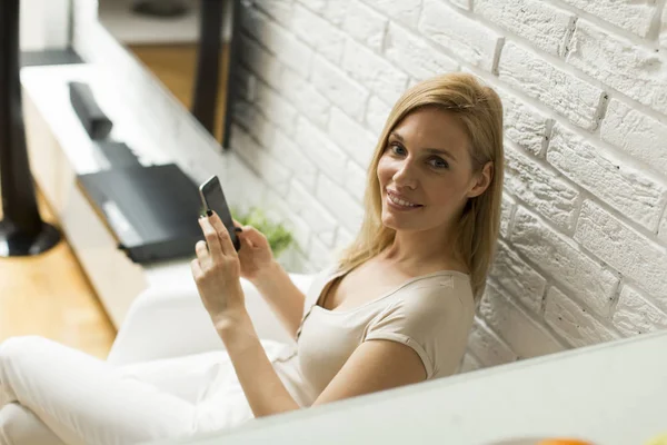 Woman in the room with phone — Stock Photo, Image