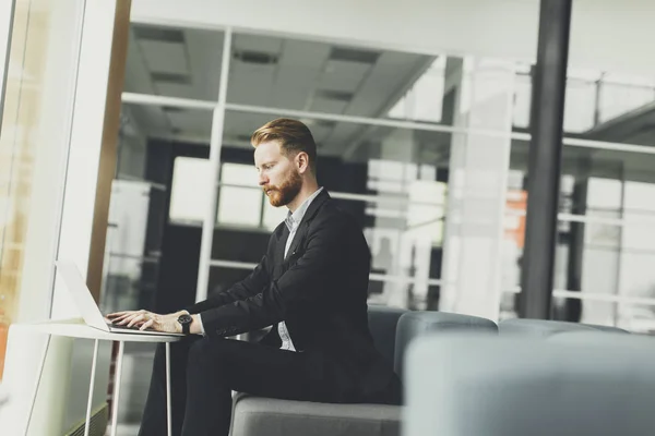 Redhair man working in the office — Stock Photo, Image