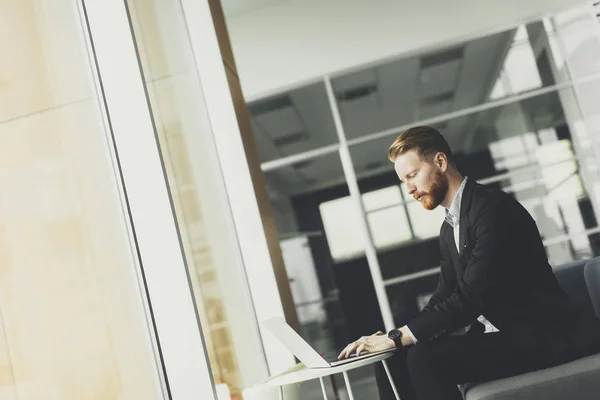 Redhair man working in the office — Stock Photo, Image