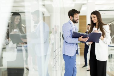 İş ortakları iş sonuçlarını analiz