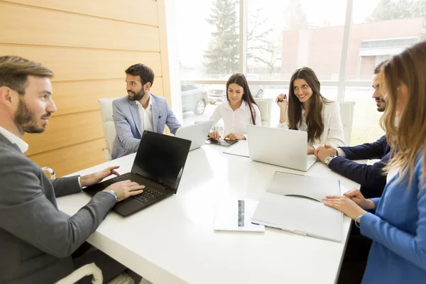 Grupo de empresarios en el cargo — Foto de Stock