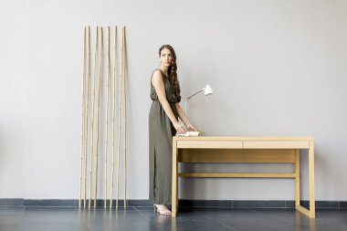 genç ve güzel kadın