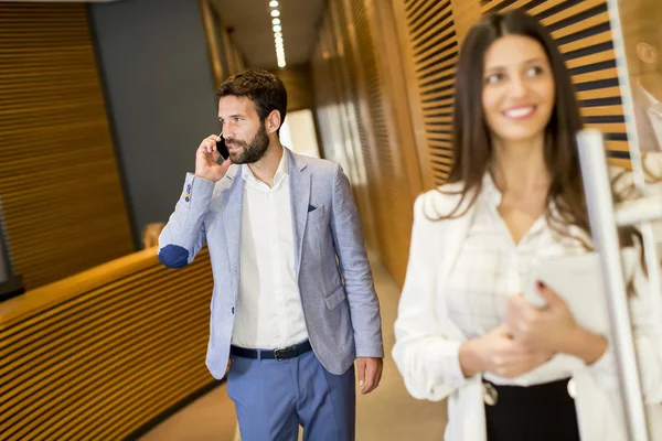 Business people walking in the office — Stock Photo, Image