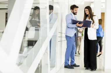 İş ortakları iş sonuçlarını analiz