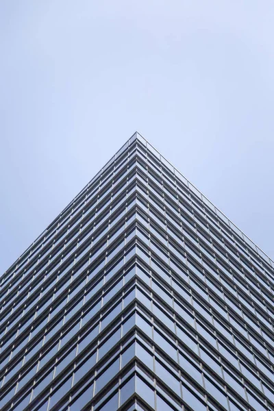 Modern glass facade in Tokyo — Stock Photo, Image