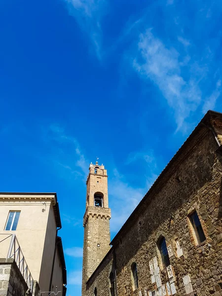 Mittelalterlicher Glockenturm in Montalcino — Stockfoto