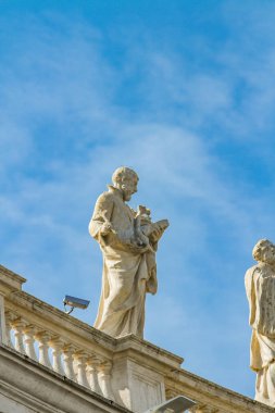 Saint Peter Meydanı Vatikan'heykeli