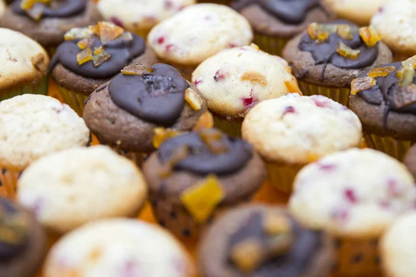 Frisch gebackene warme Muffins — Stockfoto