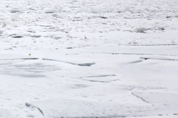 Donmuş kış nehir — Stok fotoğraf