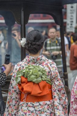 Ziyaretçi Asakausa Sensoji Tapınağı'nda