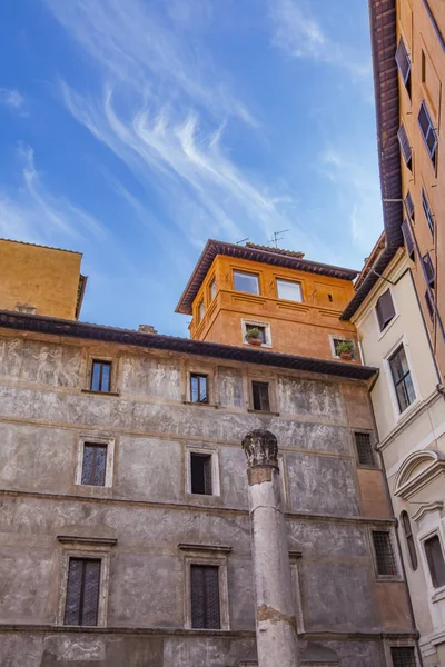 Colonna della antico teatro a Roma — Foto Stock