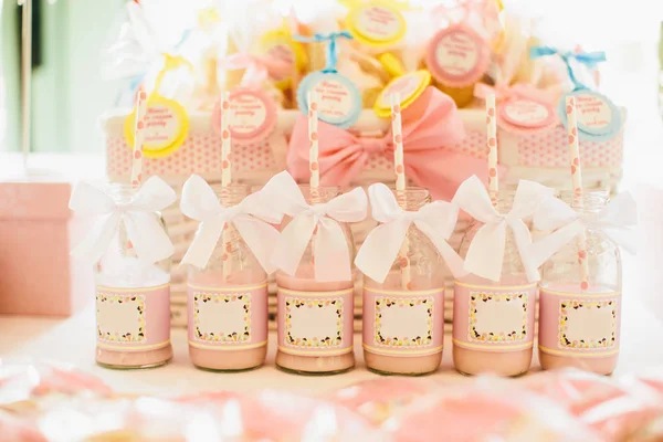 Decoración de mesa de cumpleaños — Foto de Stock