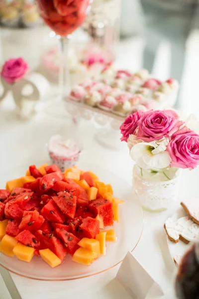 Decoración de la boda de flores en la mesa —  Fotos de Stock