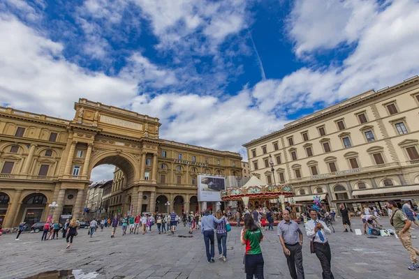 Náměstí Piazza della repubblica ve Florencii — Stock fotografie