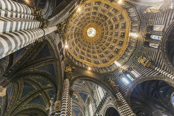 Innenraum der Kathedrale von Siena — Stockfoto