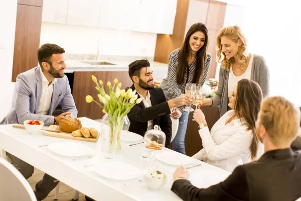 Friends having dinner at home — Stock Photo, Image