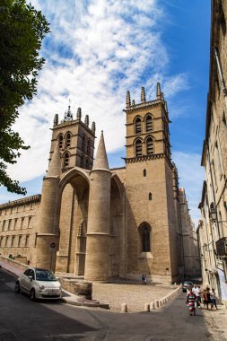 Dış Montpellier Katedrali