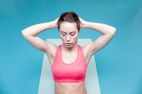 Woman training in the gym — Stock Photo, Image