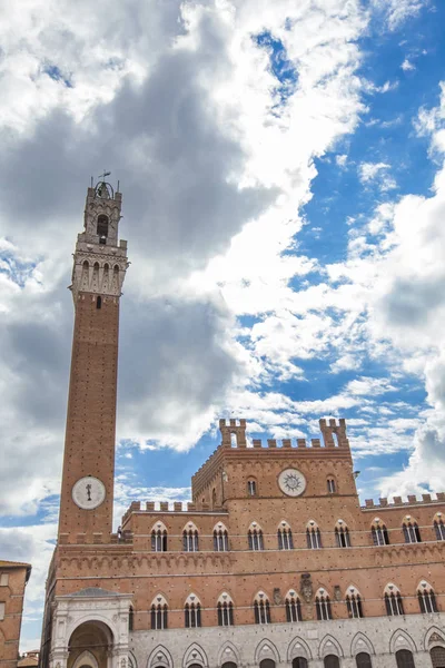 Palazzo Publico y Torre del Mangia en Siena — Foto de Stock