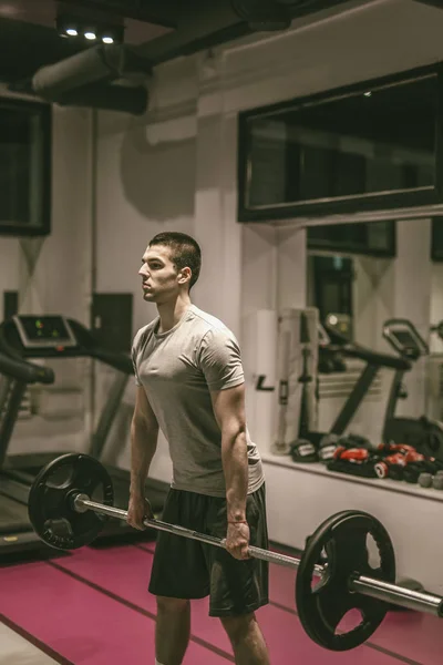 Haltérophilie homme dans le gymnase — Photo