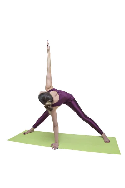 Junge Frau praktiziert Yoga — Stockfoto