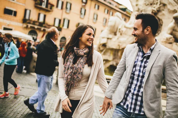 Happy couple in Rome — Stock Photo, Image