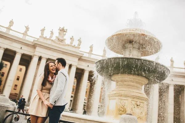 Caminhada de casal no Vaticano — Fotografia de Stock