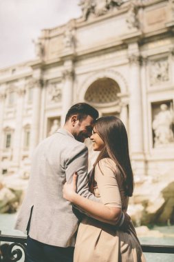 Mutlu çift tarafından Trevi Çeşmesi