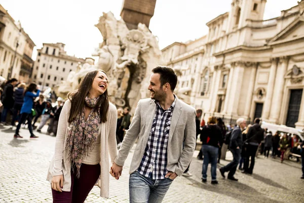 Happy couple in Rome — Stock Photo, Image